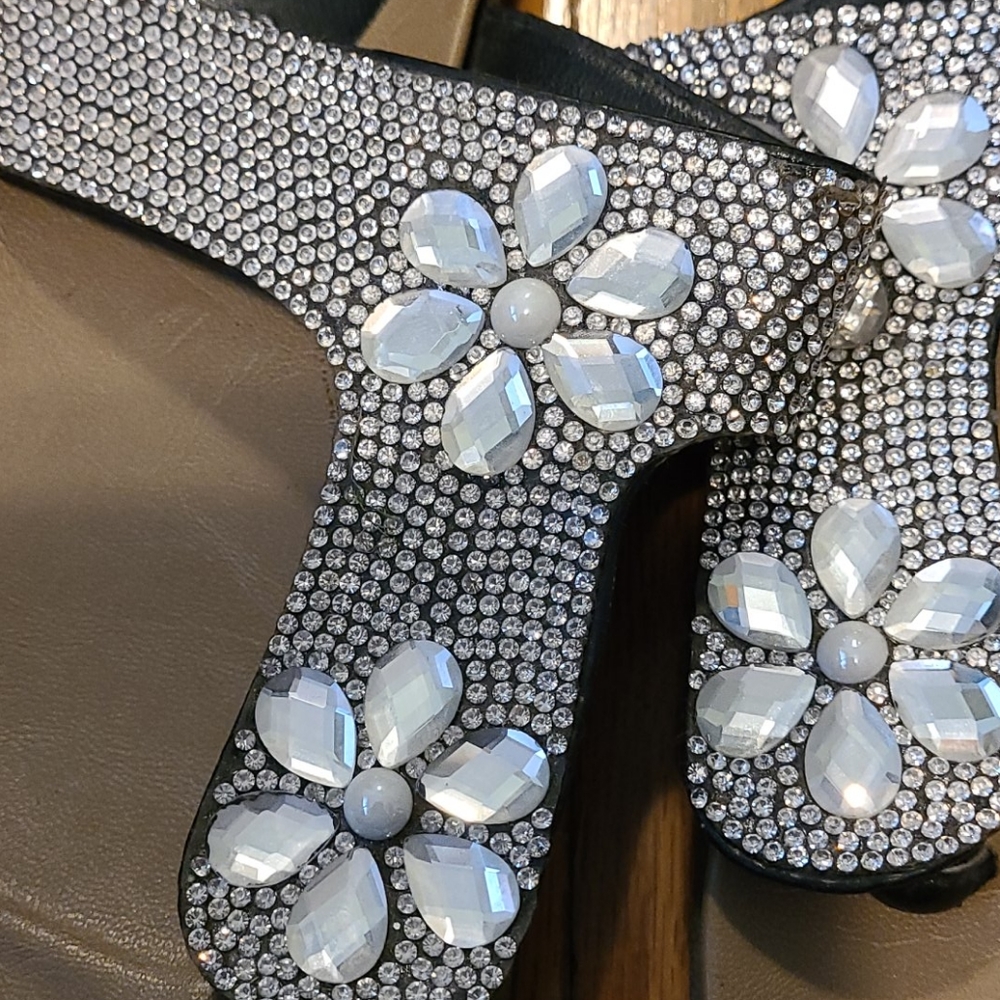Sandals - Picture 2 of 2